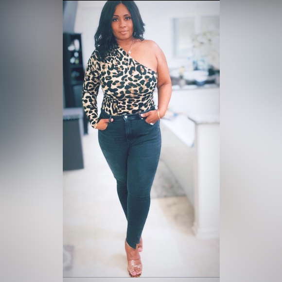 The cutest bodysuit ever - Picture 2 of 2